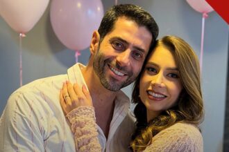 filha de Marcelo Zagonel morre aos 29 dias: Marcelo Zagonel abraçado à esposa Ana Paula Voigot em foto do casal
