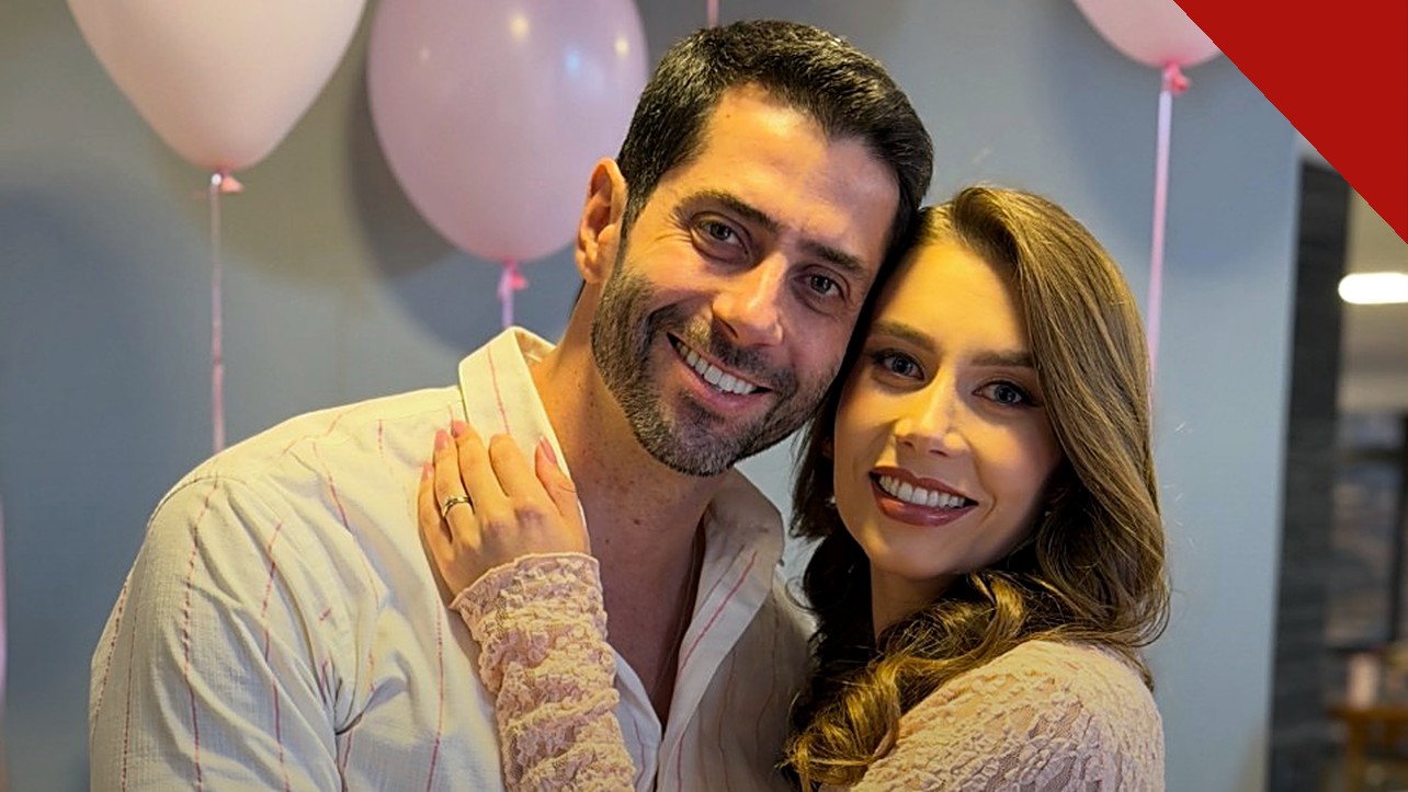 filha de Marcelo Zagonel morre aos 29 dias: Marcelo Zagonel abraçado à esposa Ana Paula Voigot em foto do casal