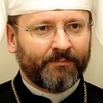 Shevchuk entrega lista de prisioneiros ao Papa: arcebispo Sviatoslav Shevchuk de klobuk branco e óculos, líder da Igreja Greco-Católica Ucraniana