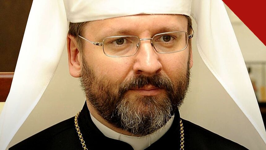 Shevchuk entrega lista de prisioneiros ao Papa: arcebispo Sviatoslav Shevchuk de klobuk branco e óculos, líder da Igreja Greco-Católica Ucraniana