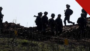 Israel faz maior exercício militar em anos: soldados israelenses em silhueta sobre uma colina no norte de Israel, durante o período de exercícios das FDI