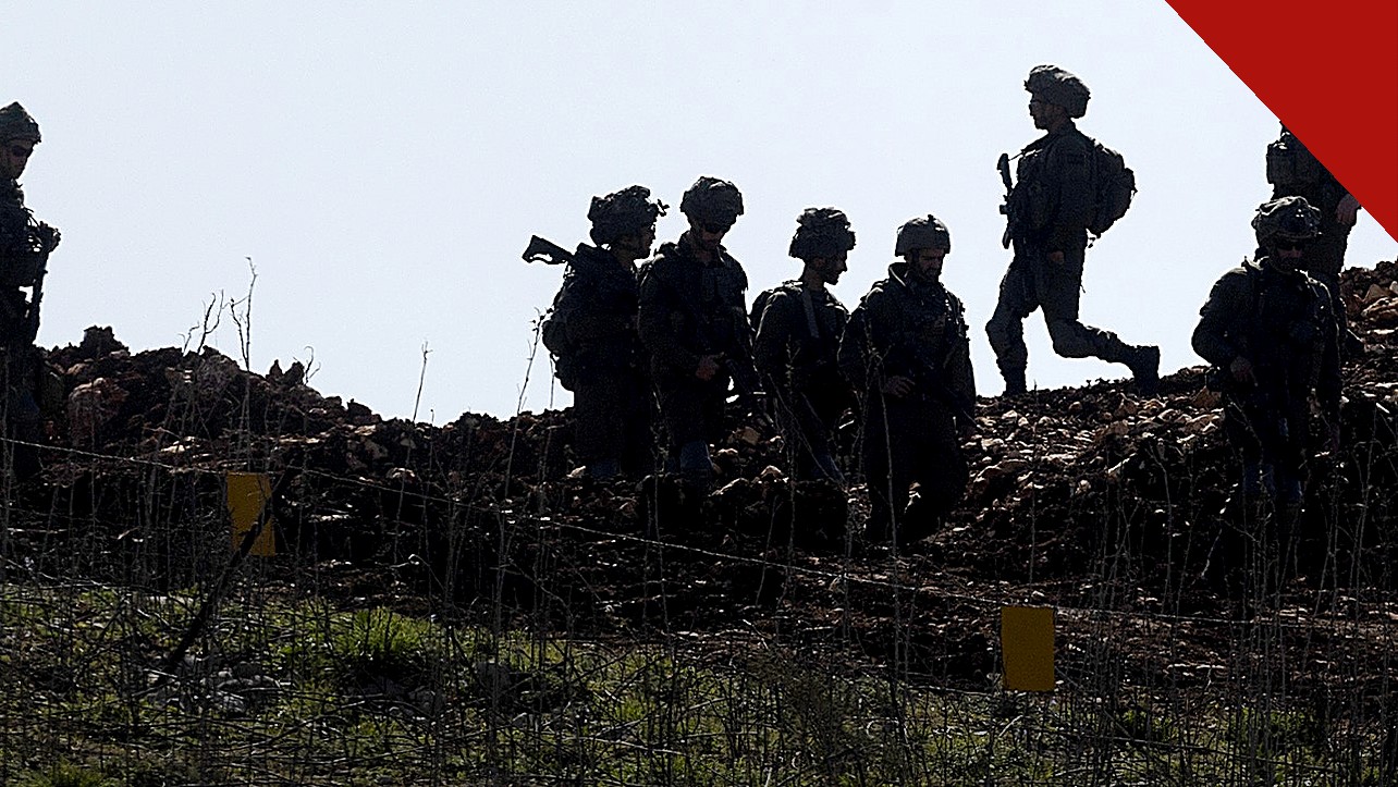 Israel faz maior exercício militar em anos: soldados israelenses em silhueta sobre uma colina no norte de Israel, durante o período de exercícios das FDI