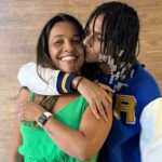 Mãe e irmão de Oruam presos: o cantor Oruam abraça a mãe, Marcia Gama, em foto de arquivo pessoal