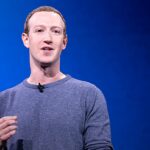 Zuckerberg avalia deixar a Califórnia: Mark Zuckerberg falando ao microfone em conferência da Meta, sobre fundo azul, com o rosto bem iluminado