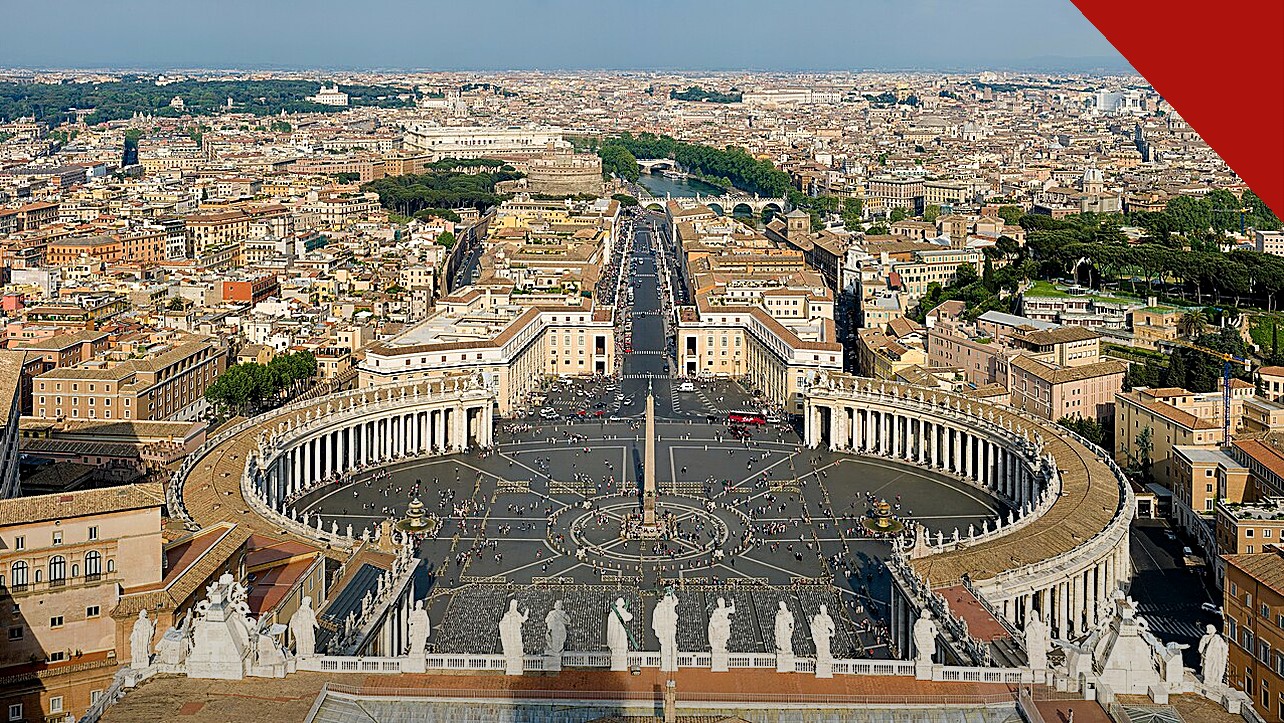 Papa reza por vítimas de atentado na Jordânia: Praça de São Pedro, no Vaticano, repleta de peregrinos durante a oração do Angelus deste domingo