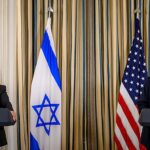 Trump reendossa Netanyahu antes da eleição: Trump e Netanyahu em púlpitos lado a lado na Casa Branca