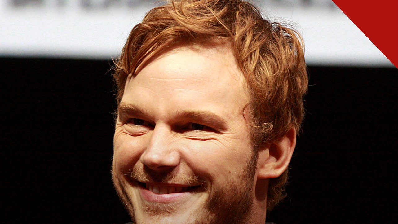 Chris Pratt fala da fé aos filhos: ator Chris Pratt sorrindo em evento de divulgação