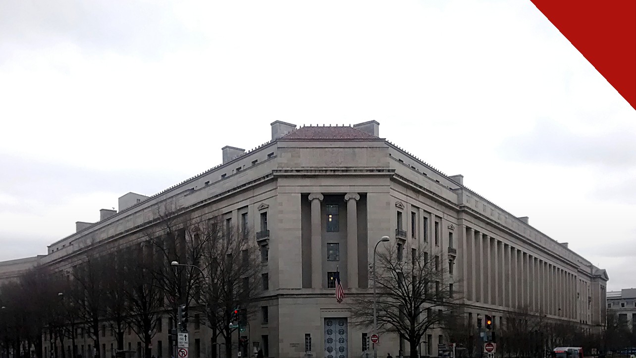 Departamento de Justiça acusa 48 não cidadãos: fachada da sede do Departamento de Justiça dos Estados Unidos, em Washington