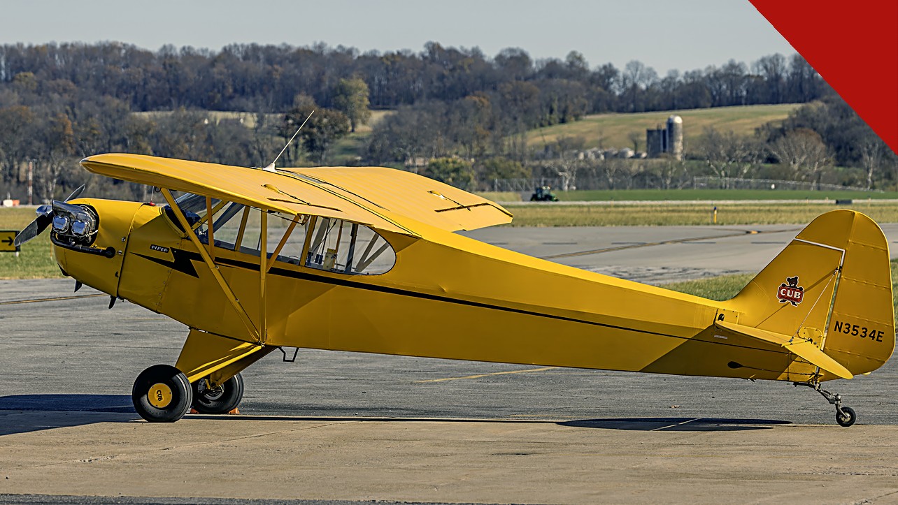 pastor Leon Hatchett morre após acidente: avião Piper Cub amarelo em pista de pouso, modelo envolvido no acidente em Indiana