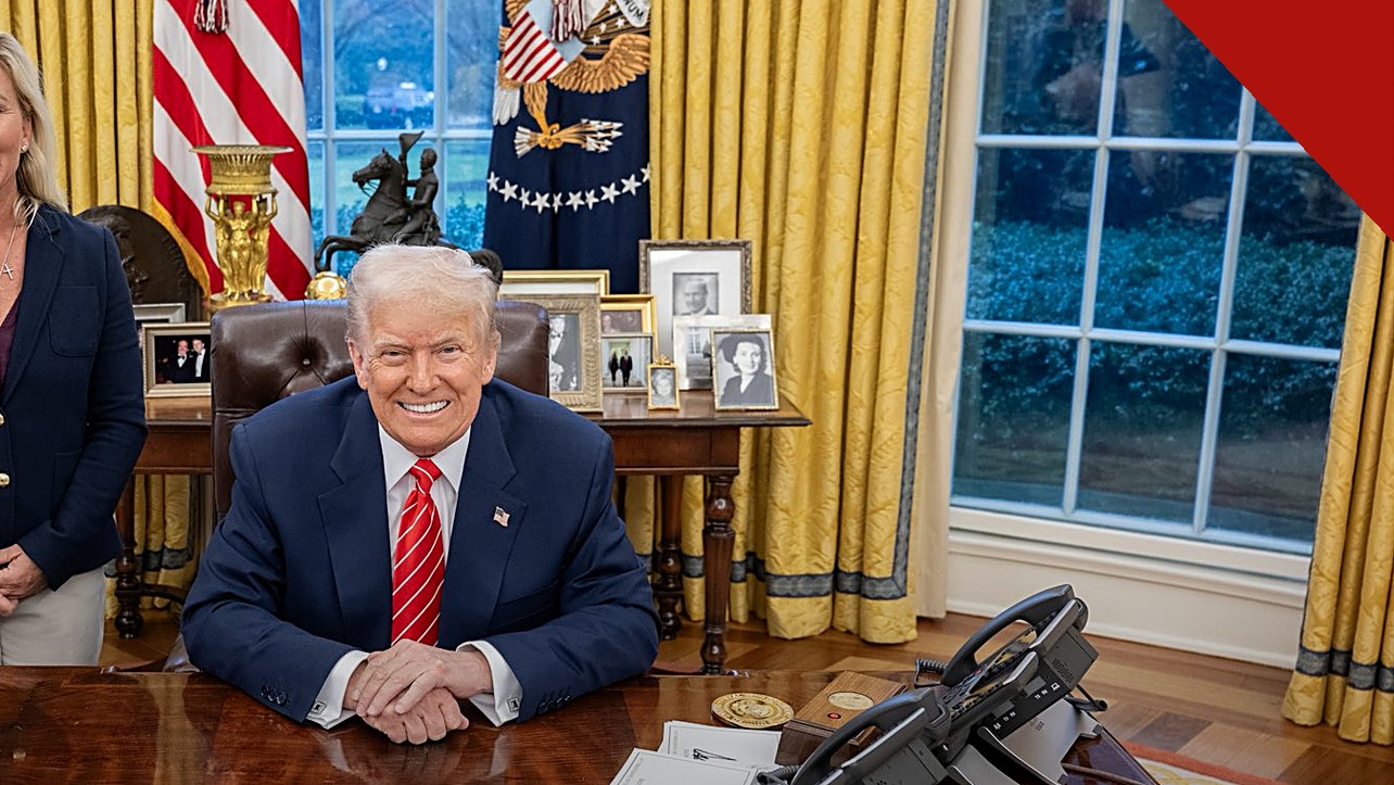 governo Trump segurou comunicado sobre eleição: o presidente Donald Trump sentado à mesa do Salão Oval, na Casa Branca