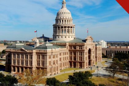 Mulher processa grupo pró-vida: Capitólio do Estado do Texas, em Austin, sob céu com nuvens, sede do governo que sancionou a lei HB 7