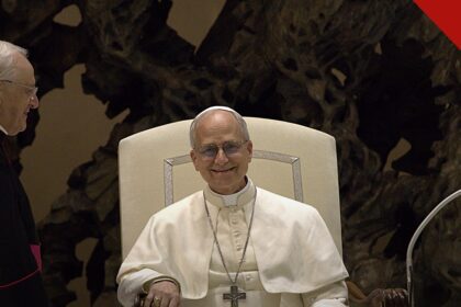 Papa reconhece virtudes heroicas de 6 católicos: o Papa Leão XIV em registro no Vaticano