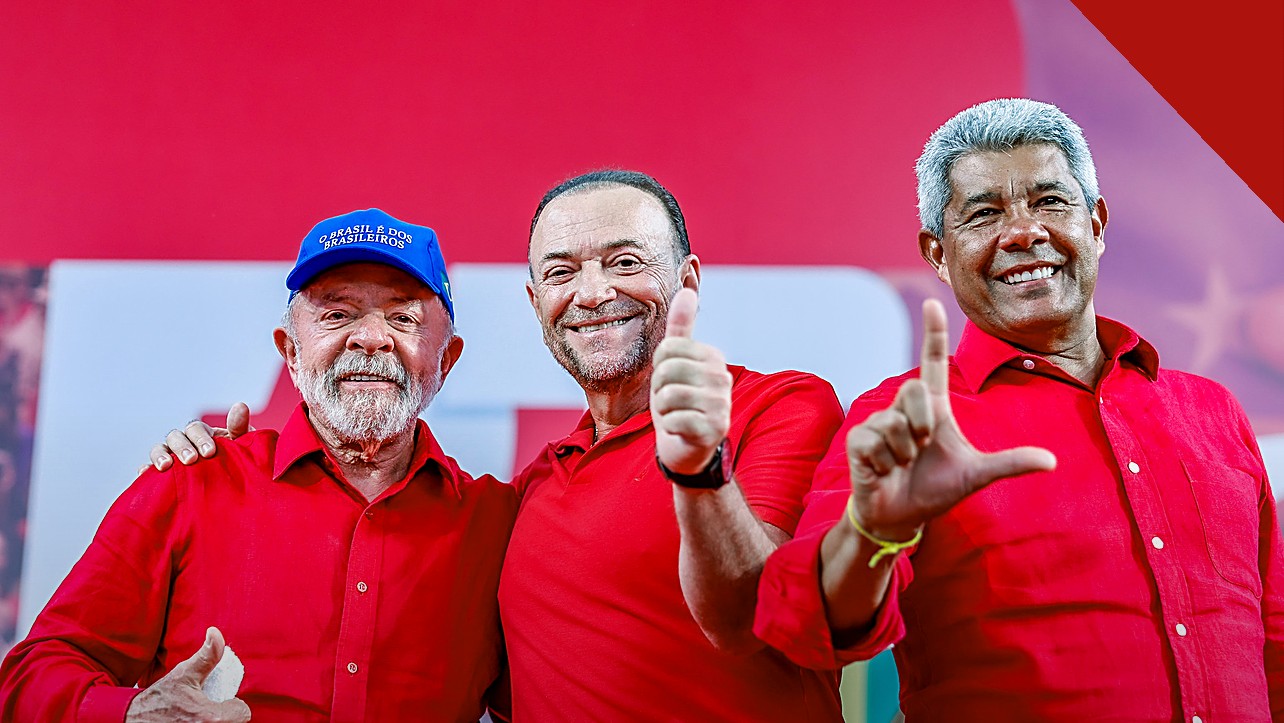 presidente do PT diz que vai às ruas: Edinho Silva ao lado do presidente Lula durante ato do PT