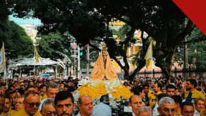 Recírio encerra Círio de Nazaré 2026 com a Imagem Peregrina de Nossa Senhora de Nazaré cercada por devotos em Belém