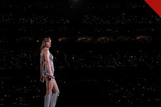 Taylor Swift entra para o Hall da Fama dos Compositores de Nashville durante cerimônia de homenagem nos Estados Unidos