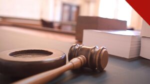 igreja e escola na Flórida são processadas em imagem de martelo de juiz em tribunal americano