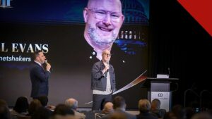 cristãos devem ser transformadores é a mensagem do pastor Russell Evans em palco de cúpula cristã no Museu da Bíblia em Washington