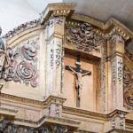 católicos sofreram racismo nos EUA é o tema de retábulo de catedral católica de Los Angeles nos Estados Unidos em foto livre