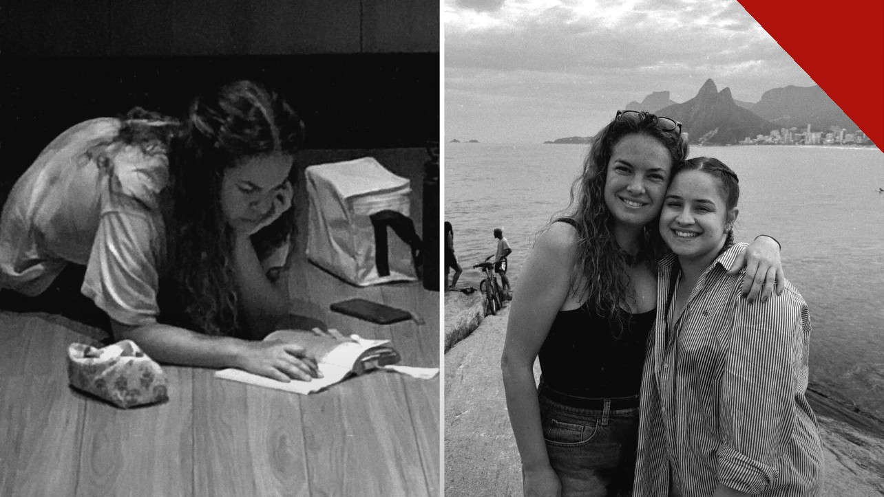 Conversão de Lua Blanco: montagem em preto e branco com a atriz lendo e abraçada à amiga Ewellyn Laura em praia do Rio de Janeiro