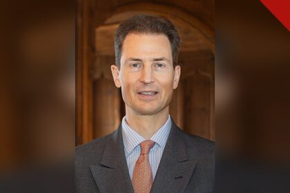 príncipe de Liechtenstein veta lei do aborto é a decisão do príncipe herdeiro Alois, retratado em foto oficial de terno e gravata
