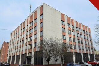 bispos da Polônia rejeitam projetos de aborto aprovados no Parlamento, e a imagem mostra a sede da conferência episcopal polonesa em Varsóvia