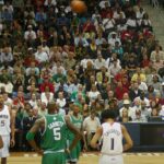 Paul Pierce diz estar afundando financeiramente após o fim do contrato de TV, e a imagem mostra o ex astro em lance livre durante jogo da NBA