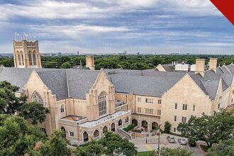 megaigreja do Texas vota para deixar a UMC é o tema da votação da Highland Park, e a imagem mostra a vista aérea da igreja em Dallas, no Texas