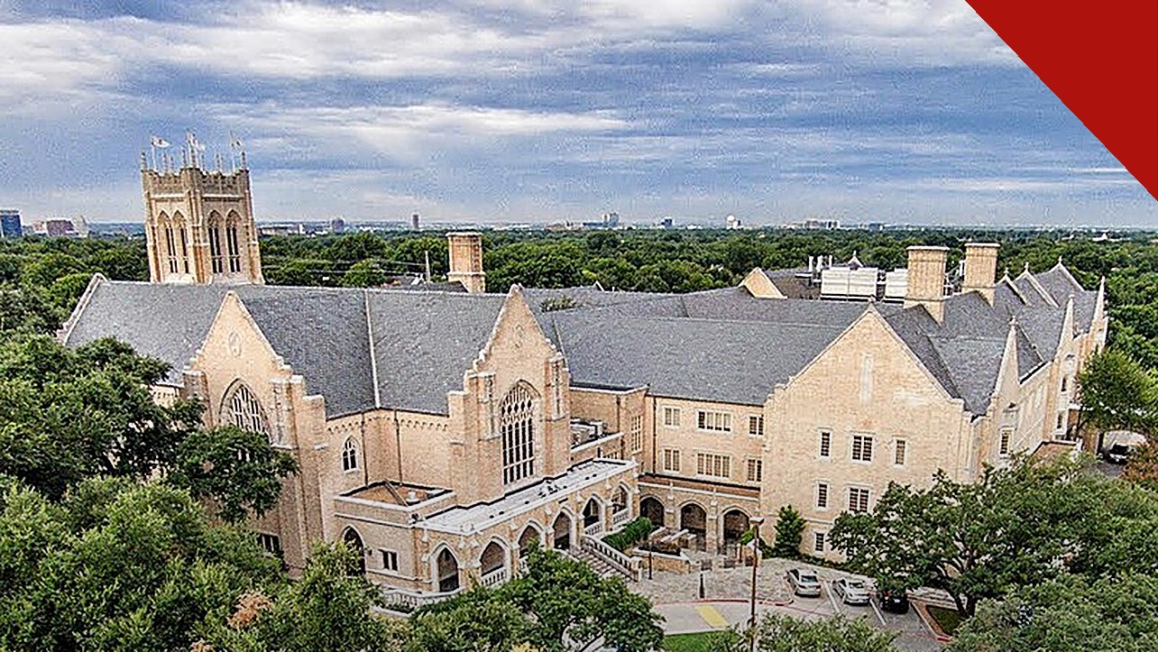 megaigreja do Texas vota para deixar a UMC é o tema da votação da Highland Park, e a imagem mostra a vista aérea da igreja em Dallas, no Texas