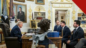 Fachin arquiva inquérito contra Eduardo Bolsonaro no STF, e a imagem mostra Donald Trump com Eduardo Bolsonaro, Flávio Bolsonaro e Paulo Figueiredo em encontro nos Estados Unidos
