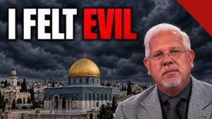 Glenn Beck relata encontro no Monte do Templo em Jerusalém, e a imagem mostra o comentarista Glenn Beck durante a visita ao local sagrado