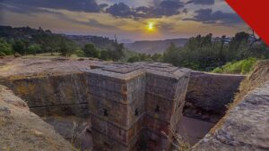 ataques matam 60 cristãos na Etiópia em Oromia, e a imagem mostra a igreja de São Jorge de Lalibela, escavada na rocha, ao entardecer