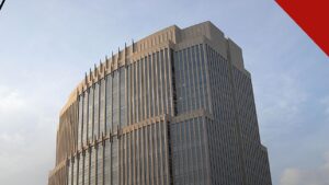 Halima Salman condenada por treinamento terrorista do Estado Islâmico na Síria, e a imagem mostra o prédio do tribunal federal do Brooklyn, em Nova York