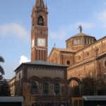 Cristã morre em prisão na Eritreia: Igreja de Nossa Senhora do Rosário, em Asmara, com sua torre e relógio sob céu azul