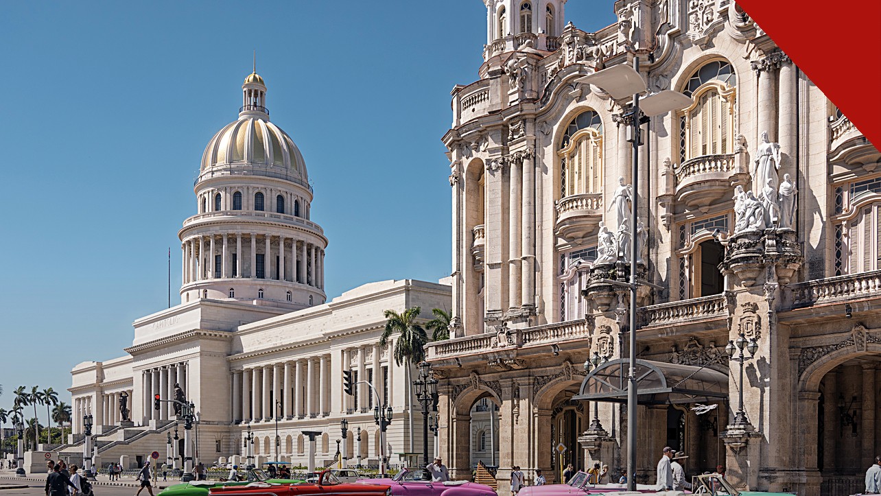 pastor é liberto após meses preso em Cuba por protestar contra apagões, e a imagem mostra o Capitólio de Havana e carros clássicos em rua da capital de Cuba