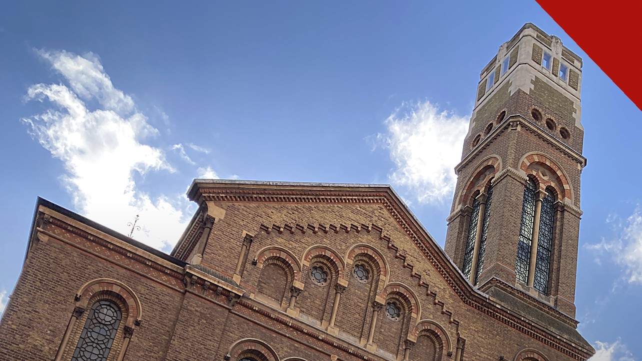 R.T. Kendall alerta para 6 doutrinas perigosas para a igreja, e a imagem mostra a fachada da Westminster Chapel, em Londres, igreja liderada por ele durante 25 anos