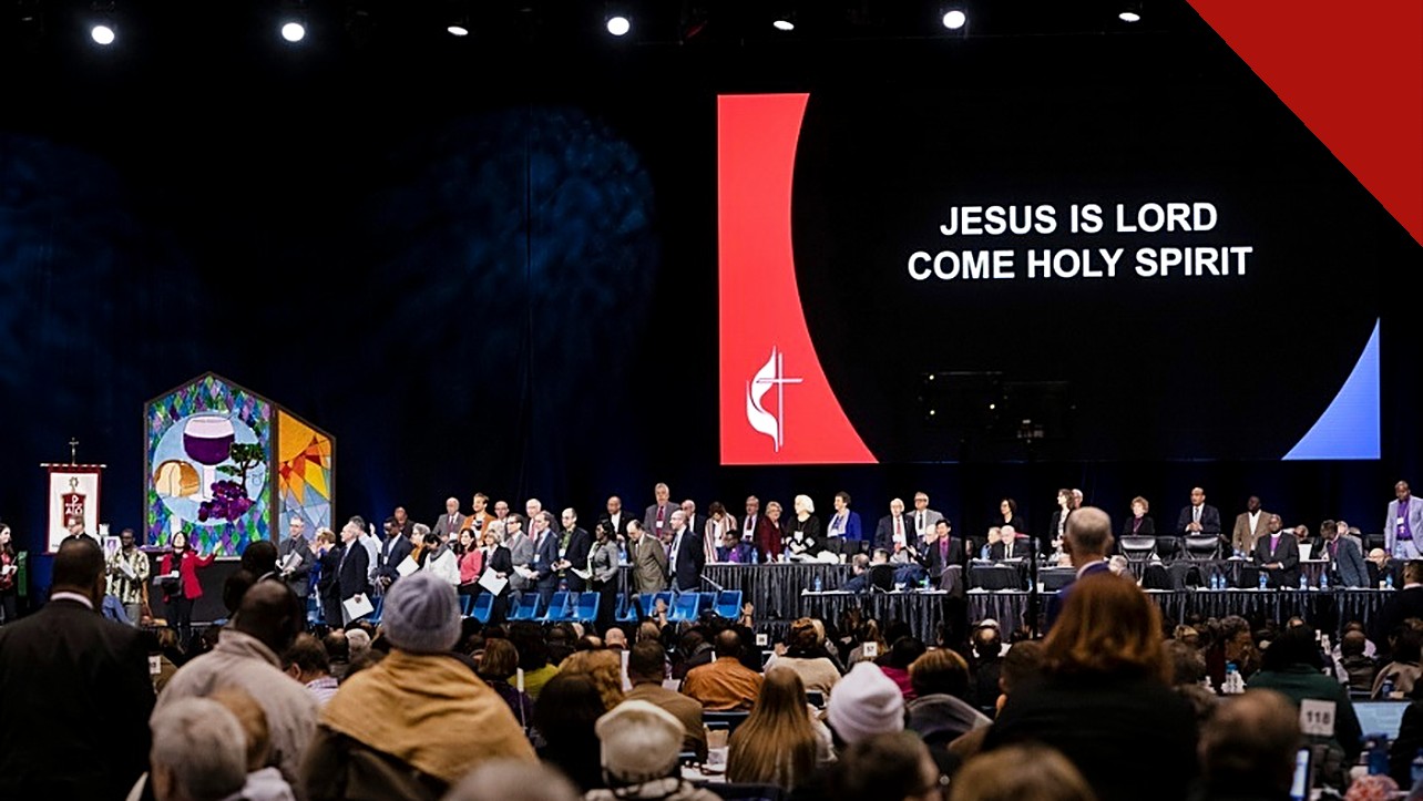 Igreja Metodista Unida fará conferência geral em dois locais, e a imagem mostra o palco da Conferência Geral da Igreja Metodista Unida em St. Louis, nos Estados Unidos, em 2019