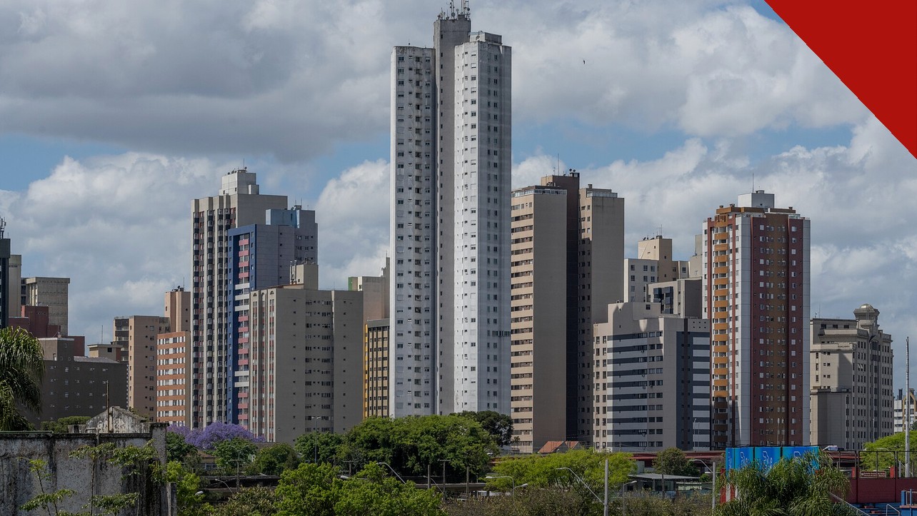 Rogério Mateucci morre no Arizona: vista dos prédios de Curitiba, cidade sede da Pontifícia Universidade Católica do Paraná