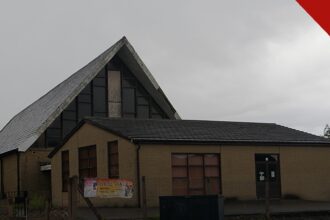 igreja reabre na Inglaterra após 15 anos fechada, e a imagem mostra a St. Luke's Community Church, em Swarcliffe, Leeds, em foto de arquivo de 2020
