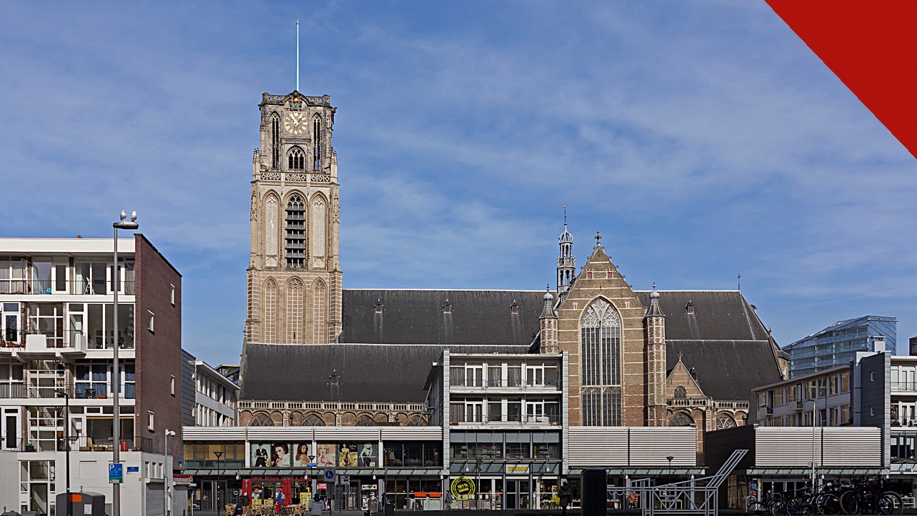 cristãos protestam contra festa de Halloween em igreja na Holanda, e a imagem mostra a Sint-Laurenskerk, igreja protestante histórica de Roterdã inaugurada em 1525