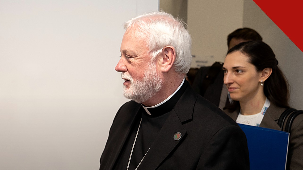 acordo entre China e Vaticano tem imperfeições, e a imagem mostra o arcebispo Paul Gallagher, secretário da Santa Sé para as Relações com os Estados, em encontro oficial, em foto de arquivo