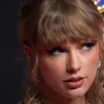 decoração do casamento de Taylor Swift foi incinerada, e a imagem mostra a cantora Taylor Swift em tapete vermelho, em foto de arquivo