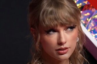 decoração do casamento de Taylor Swift foi incinerada, e a imagem mostra a cantora Taylor Swift em tapete vermelho, em foto de arquivo