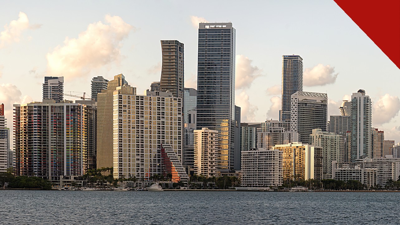 filho de pastor cubano é detido pelo ICE, e a imagem mostra o panorama de Miami, na Flórida, cidade onde a família do jovem vive e onde ele foi detido