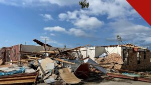 igreja no Arizona escapa de tornado raro, e a imagem mostra danos causados por um tornado em área residencial dos Estados Unidos, em foto ilustrativa de arquivo
