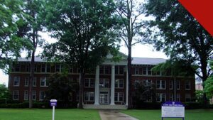 Ouachita Baptist exige declaração de fé de professores, e a imagem mostra o Cone-Bottoms Hall, prédio histórico da Ouachita Baptist University, em Arkadelphia, no Arkansas