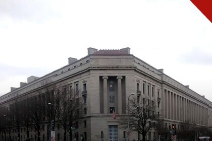 Leo Terrell leva combate ao antissemitismo a 15 cidades, e a imagem mostra o prédio Robert F. Kennedy, sede do Departamento de Justiça dos Estados Unidos, em Washington