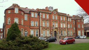 grupo cristão pede revisão de política de gênero do Reino Unido, e a imagem mostra o Hospital Geral de Leicester, na Inglaterra, parte do sistema público de saúde britânico, o NHS