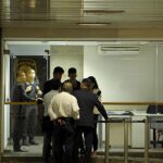 PF apura lavagem de dinheiro para pastor no Rio, e a imagem mostra agentes durante ação da Polícia Federal em uma repartição pública, em foto de arquivo