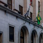 bilionários perderam 61 bilhões após reeleição: fachada do prédio da bolsa de valores de São Paulo, a B3, no centro da capital paulista