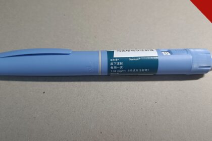 Anvisa aprova cinco canetas emagrecedoras: caneta injetável de semaglutida sobre uma mesa, em foto ilustrativa